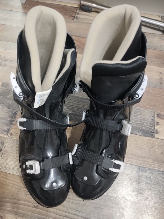 Vând patine gheata bărbătești