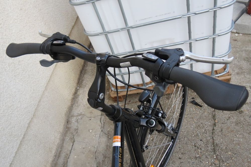 Vând bicicleta trekking Carver