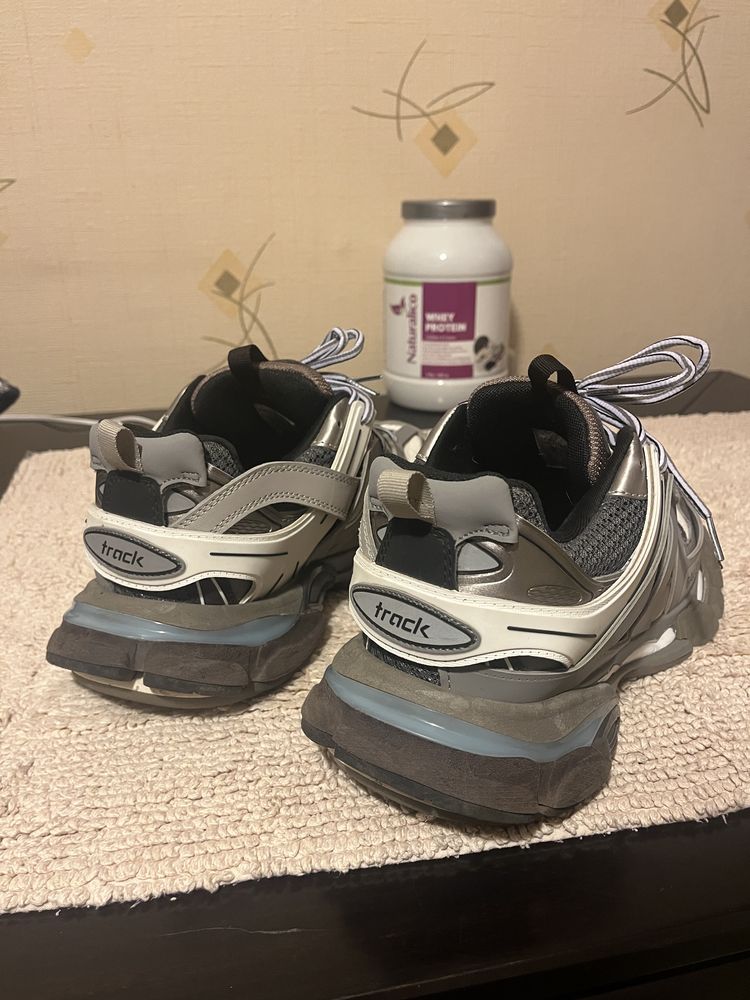 Balenciaga track спешно!