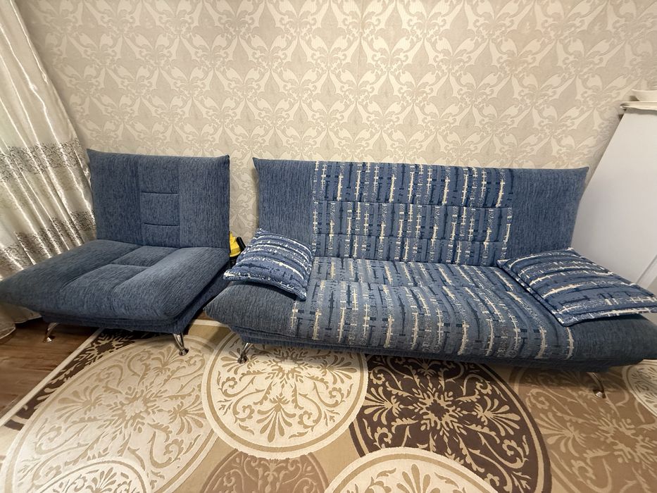 Уютный комплект мягкой мебели: раскладной диван + 2 кресла + подушки