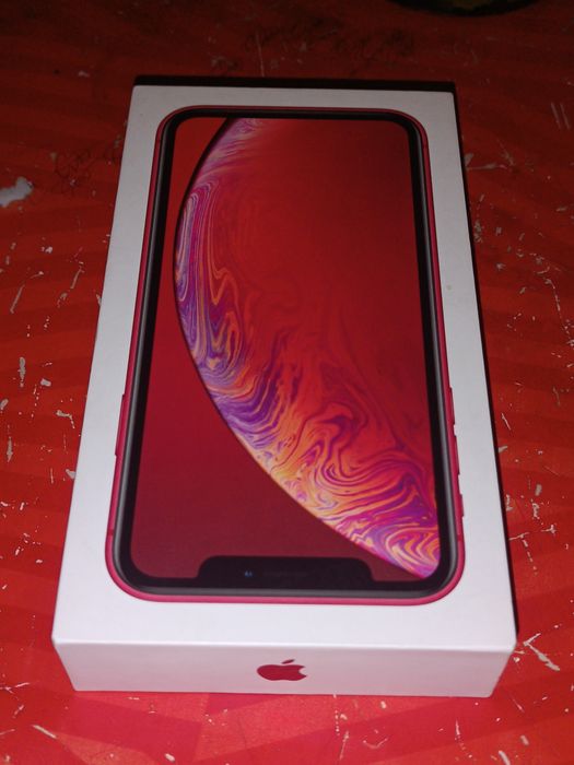 Продавам телефон iPhone 11 XR, red  64GB model  A 2105
