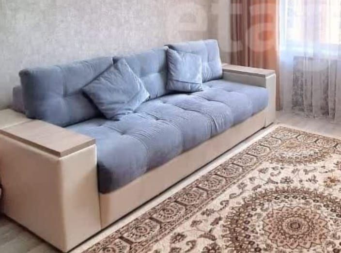 Продам срочно диван 70 тысяч покупали 170 тысяч, в связи с переездом.