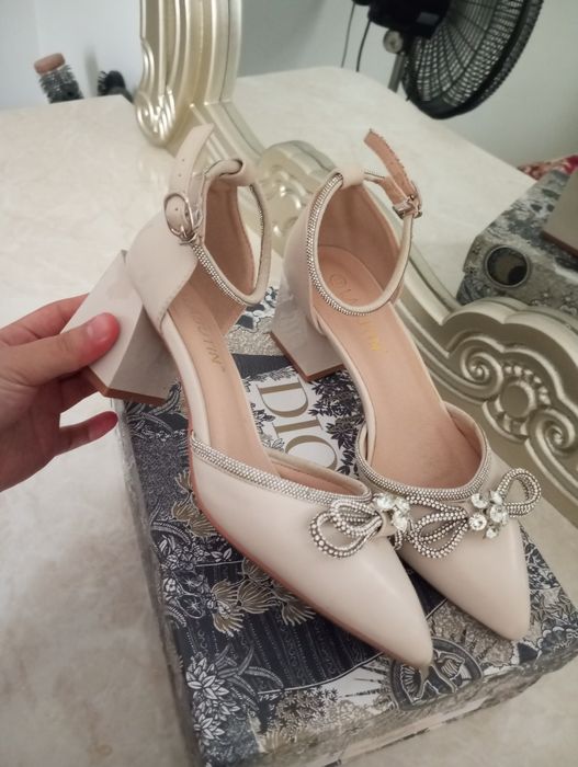 Tufli 38 razmer 240min skidka ozi qimatga ogaman