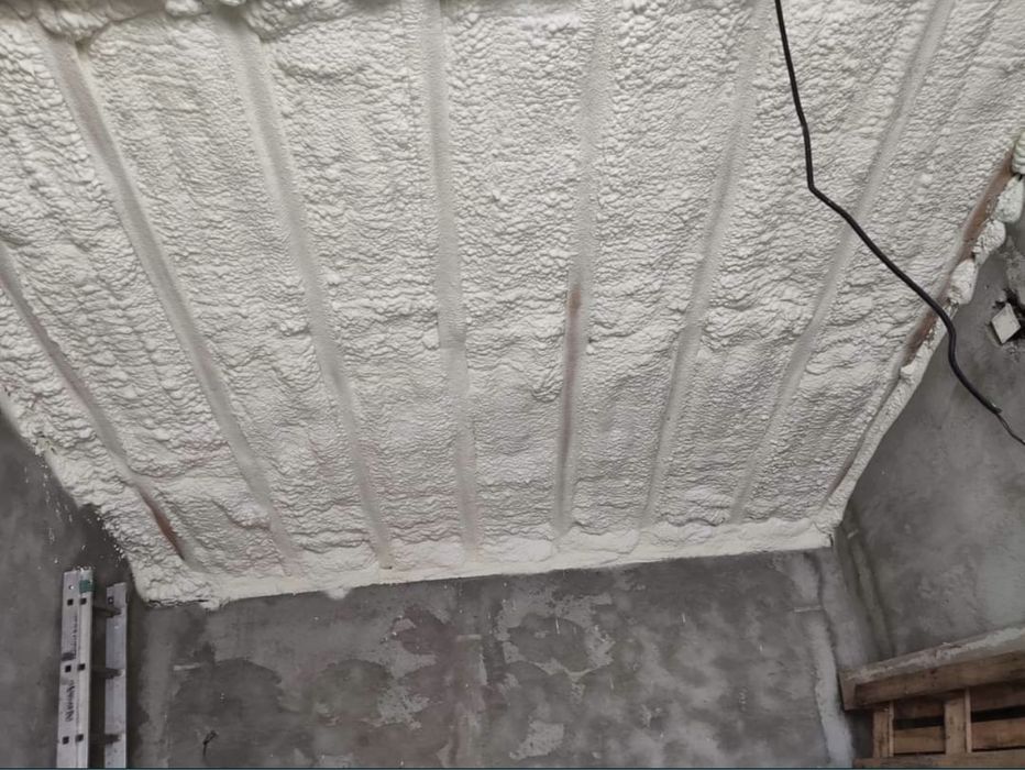 Izolații Izolatie cu Spumă poliuretanică