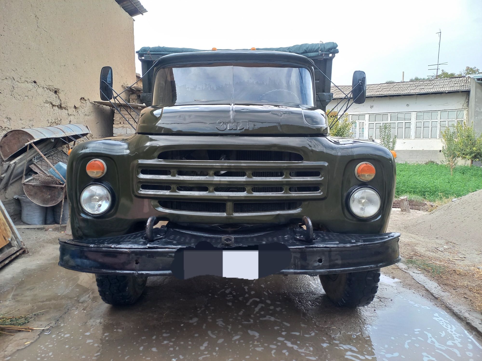 Zil Ural mator 1991 yil lyuklari bor