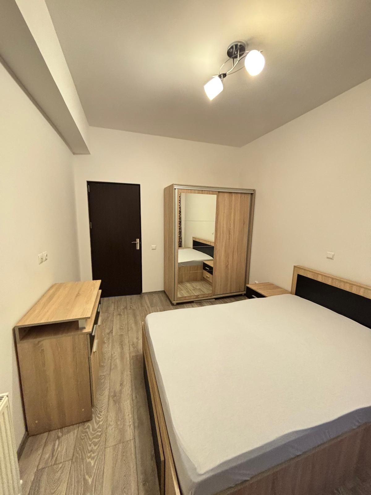 Inchiriez apartament 3 camere