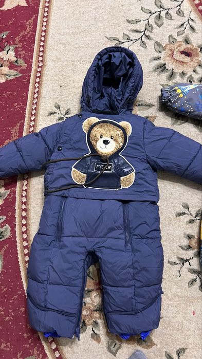 Продам комбинезоны на ребенка 1-1,5 г