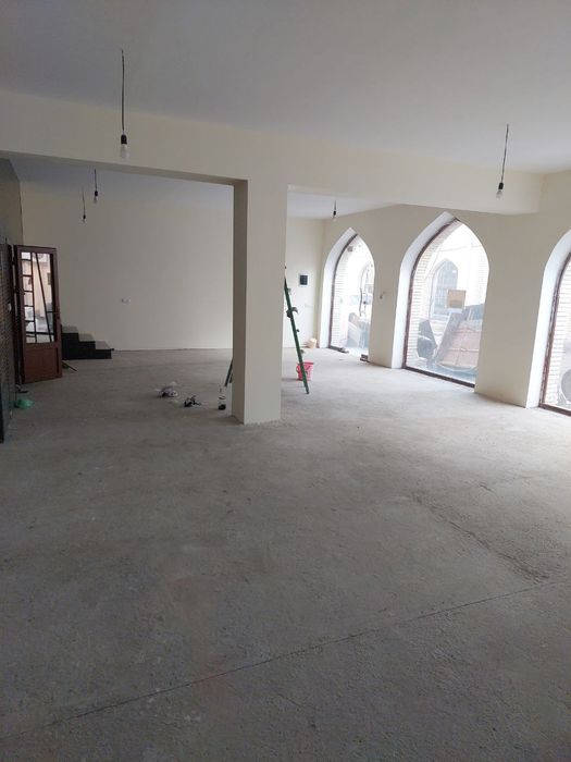 Икки каватли бино ижарага берилади, Бухоро шахарда.