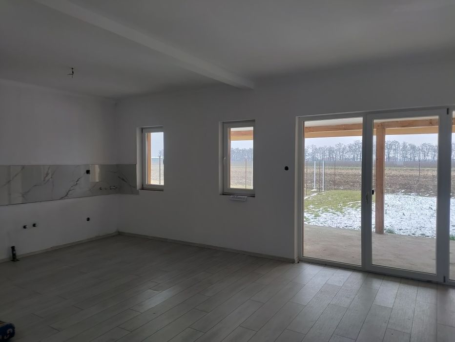 Vând în rate ,Casa P,zona Martinesti!