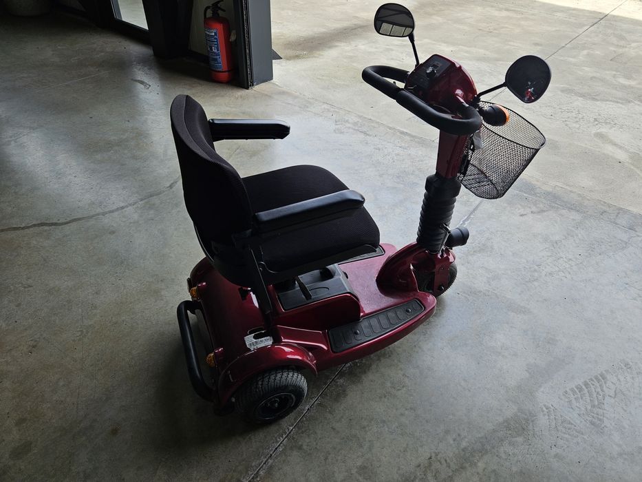 Електрическа инвалидна триколка