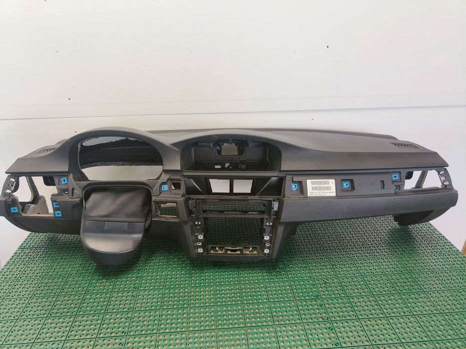Plansa bord BMW E90/91/92/93 model cu navigatie (contine airbag pasager)