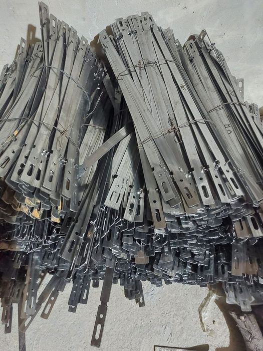 Vindem montanți,pene,distanțiere,popi metalici. Cofraje doka lana