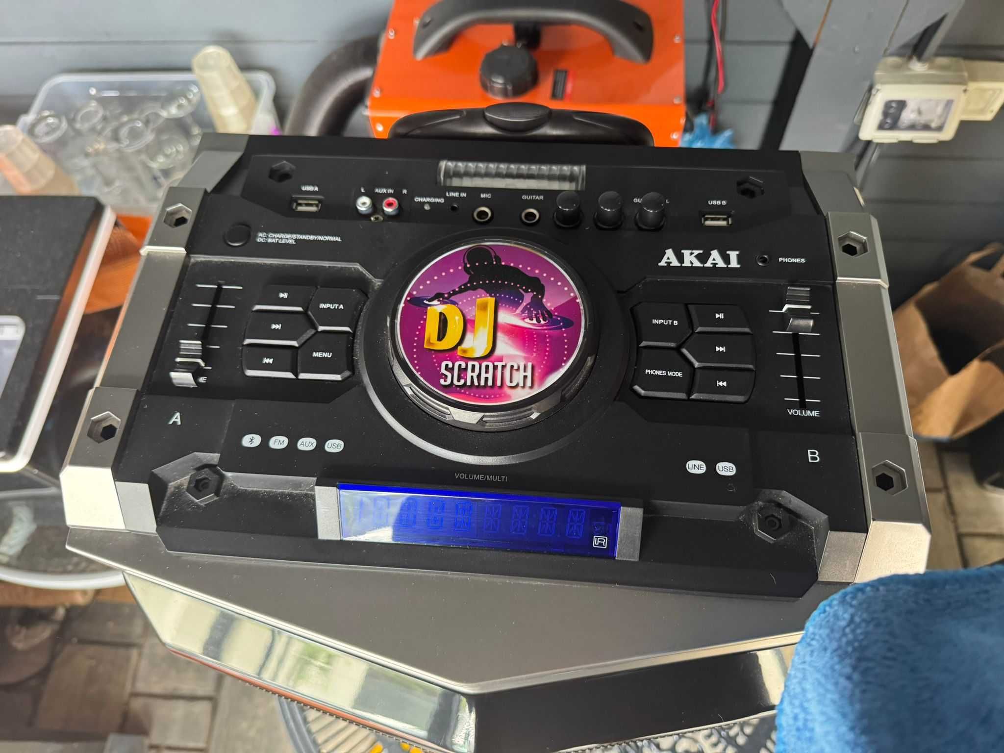 Vând Boxa portabila Akai DJ-6112BT