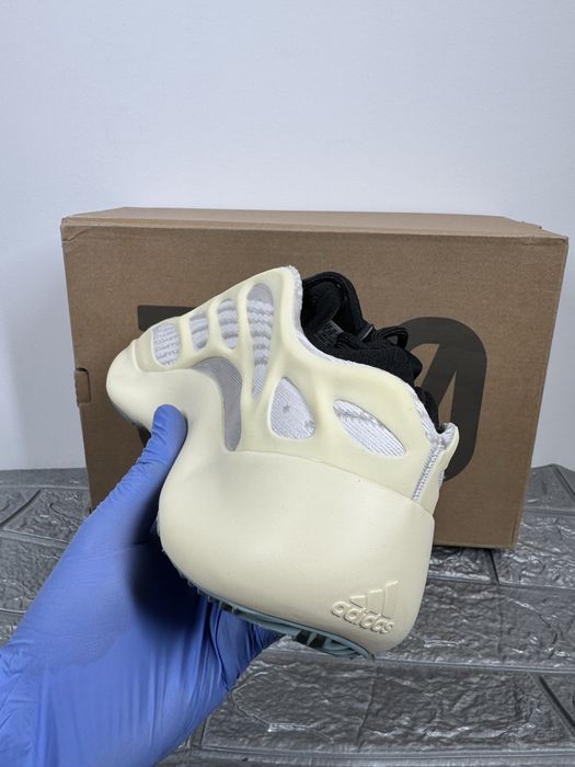 Yeezy boost 700 Azael