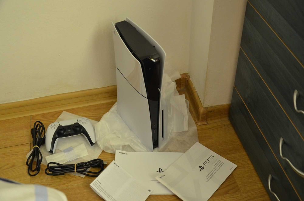 Consola PlayStation 5 (PS5) Slim, 1TB SSD, Sony, NOUA PS5 SONY NOU