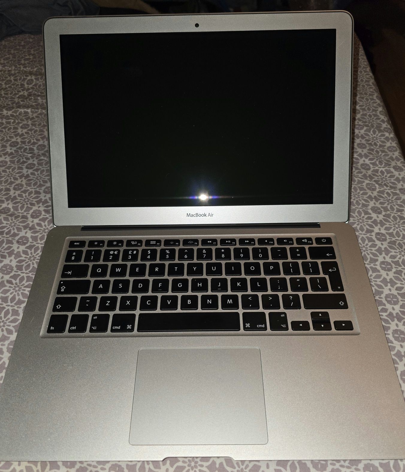Спешно!!! Apple MacBook Air 13″ 2017, i5 1.8 GHz, 8 GB, HD Graphics