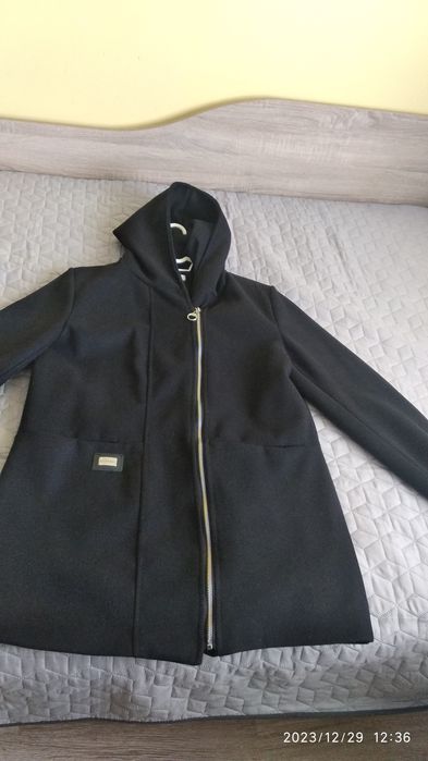Продавам Палто черно