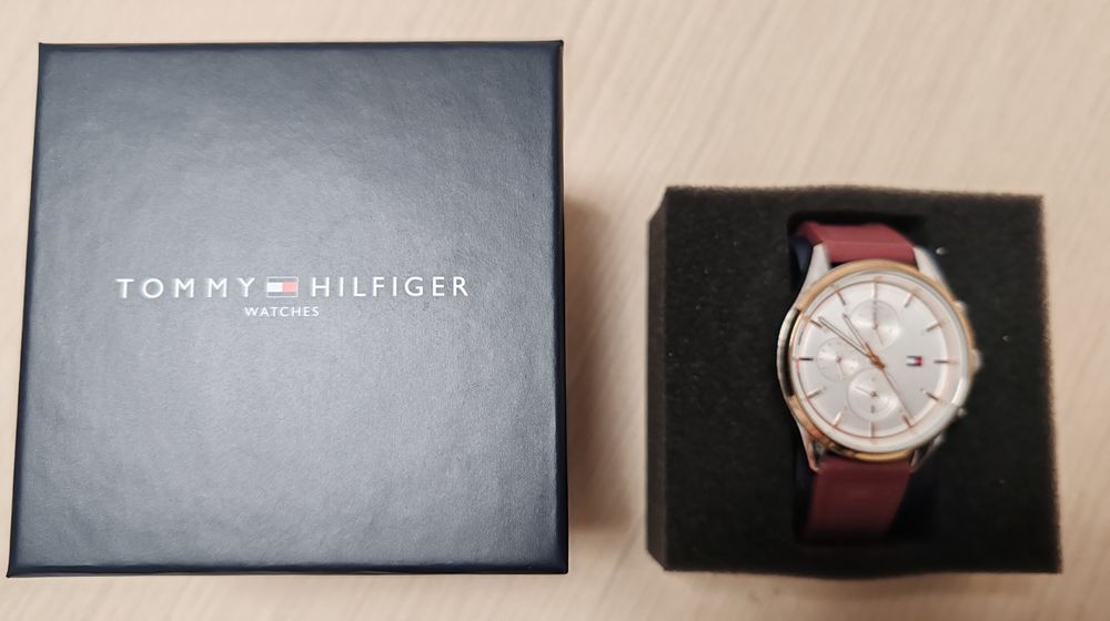 Ceas Tommy Hilfiger Stella ca nou, in garantie.