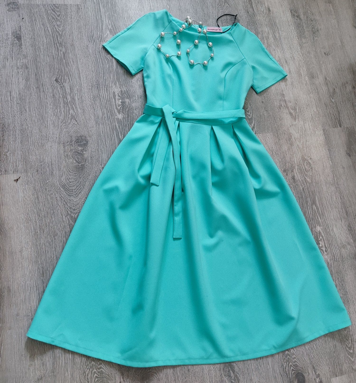 Элегантное платье цвета "Tiffany"