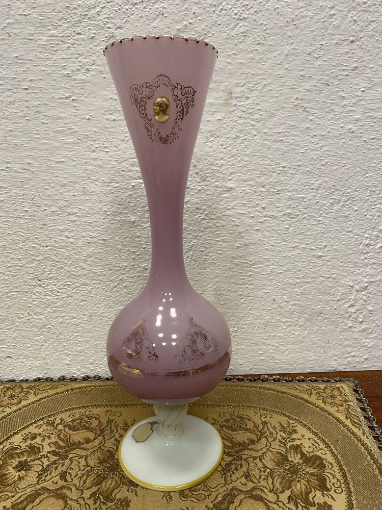 Италианска ваза от разтопено стъкло