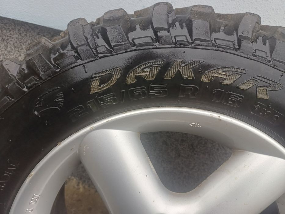 Roti 215 65 16  off-road  cu jante  nissan x-treil