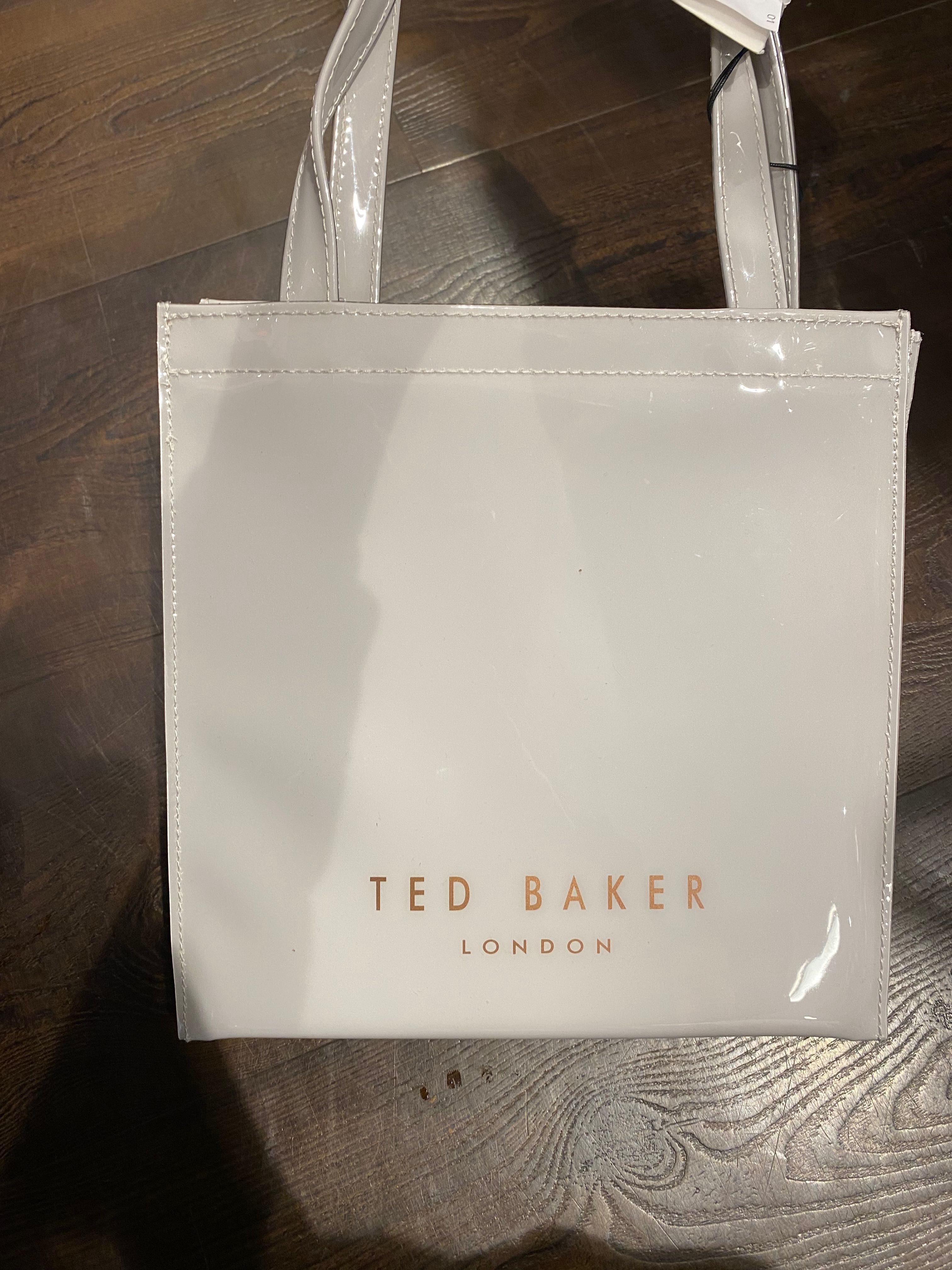 Чанти  Ted Baker 80лв  и Guess през рамо 60лв през кръста/рамо