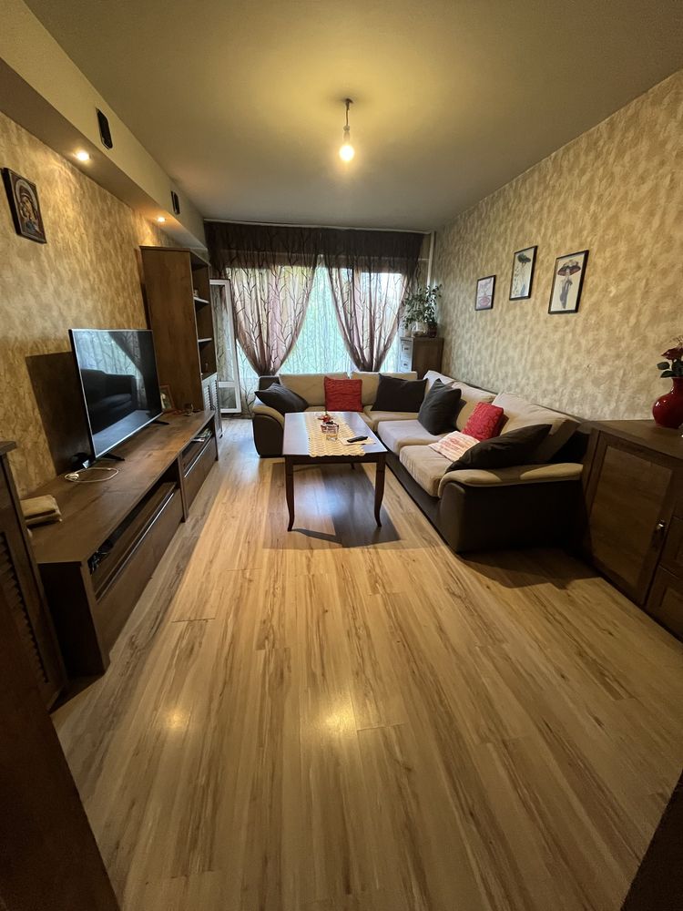 Продава се тристаен апартамент – кв. Изток, гр. Перник
