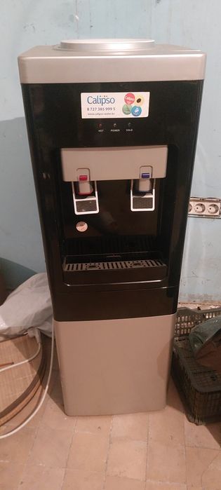 Кулер для бутылированной воды