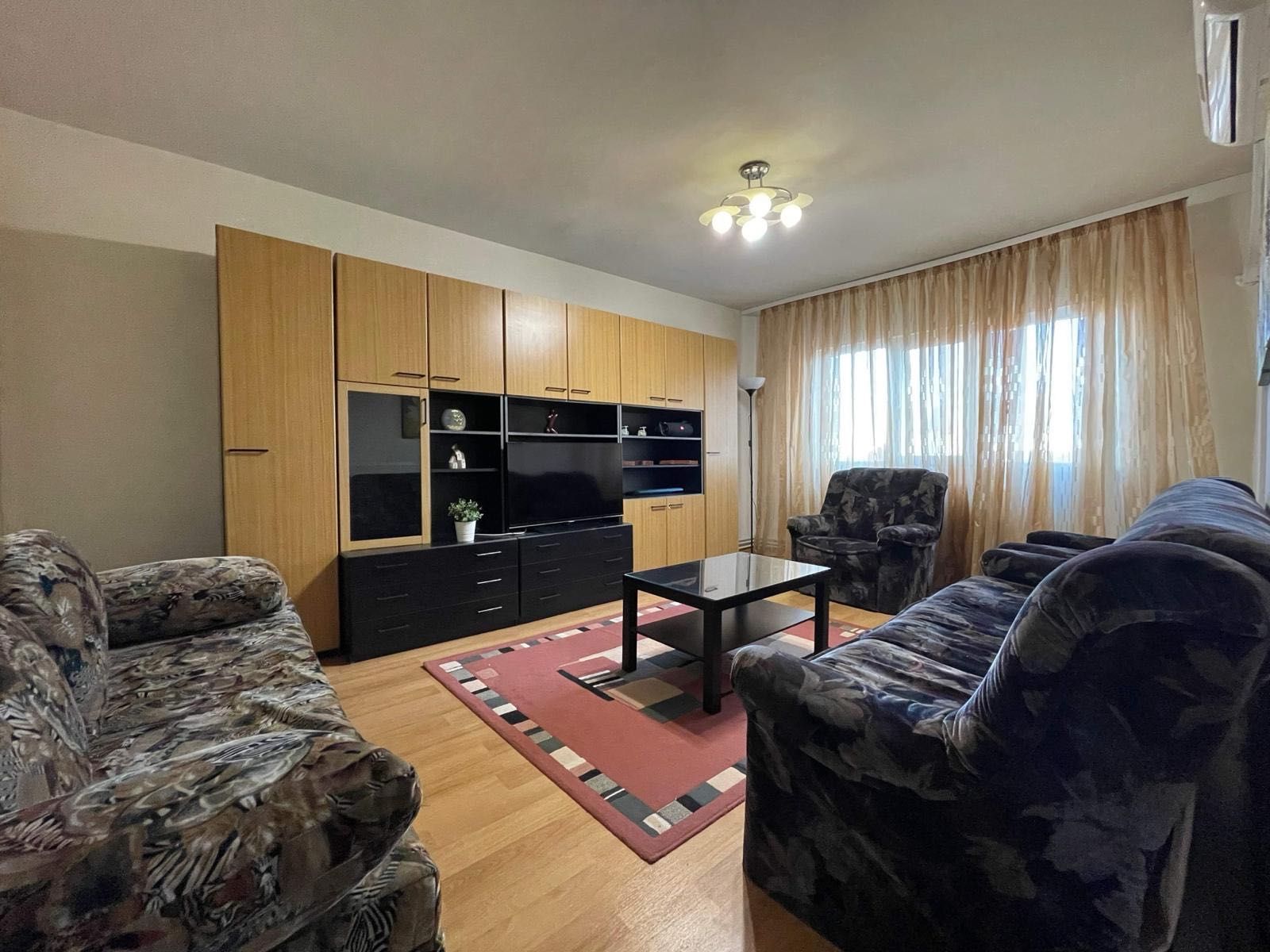 Apartament cu 4 camere de inchiriat cu loc parcare inclus  / FOR RENT