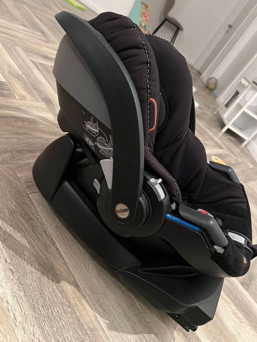 Scoica auto BeSafe + baza Isofix . Scoica se poate vinde si separat