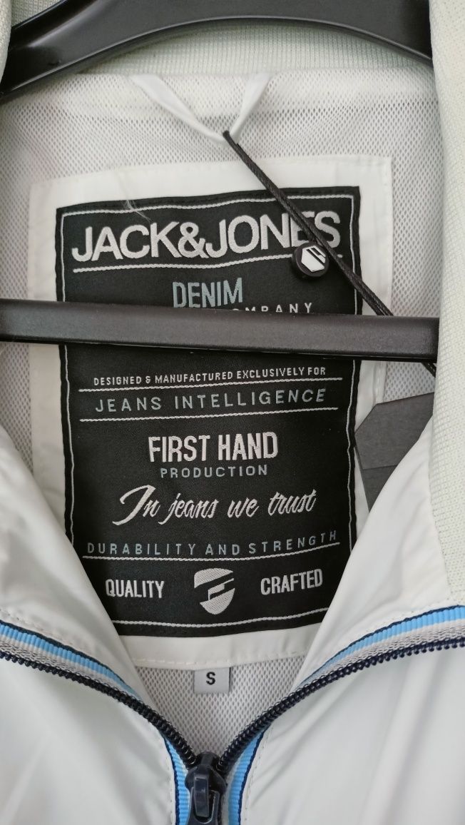 Geacă albă Jack& Jones nouă