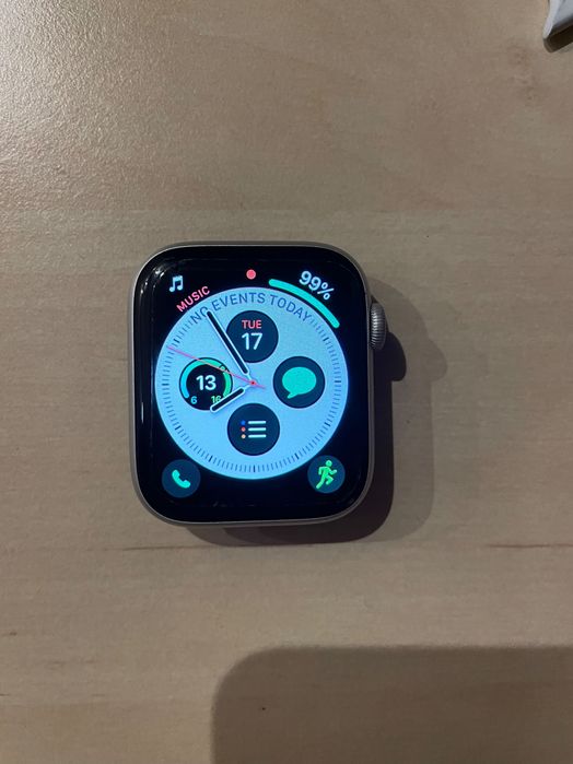 Apple Watch 4 44mm Silver Aluminum