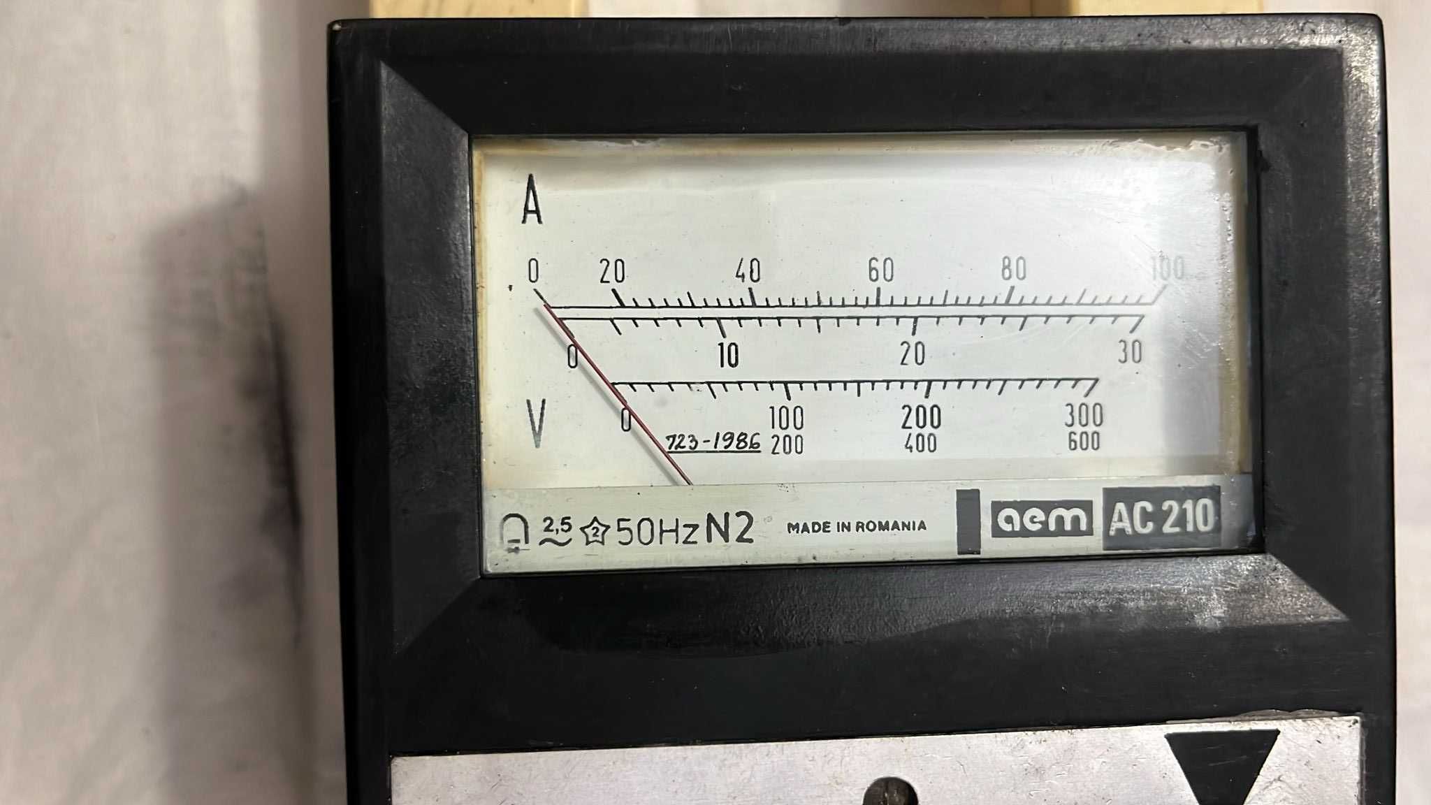 Cleşte voltampermetric AEM Timişoara model  AC210 - funcţional!