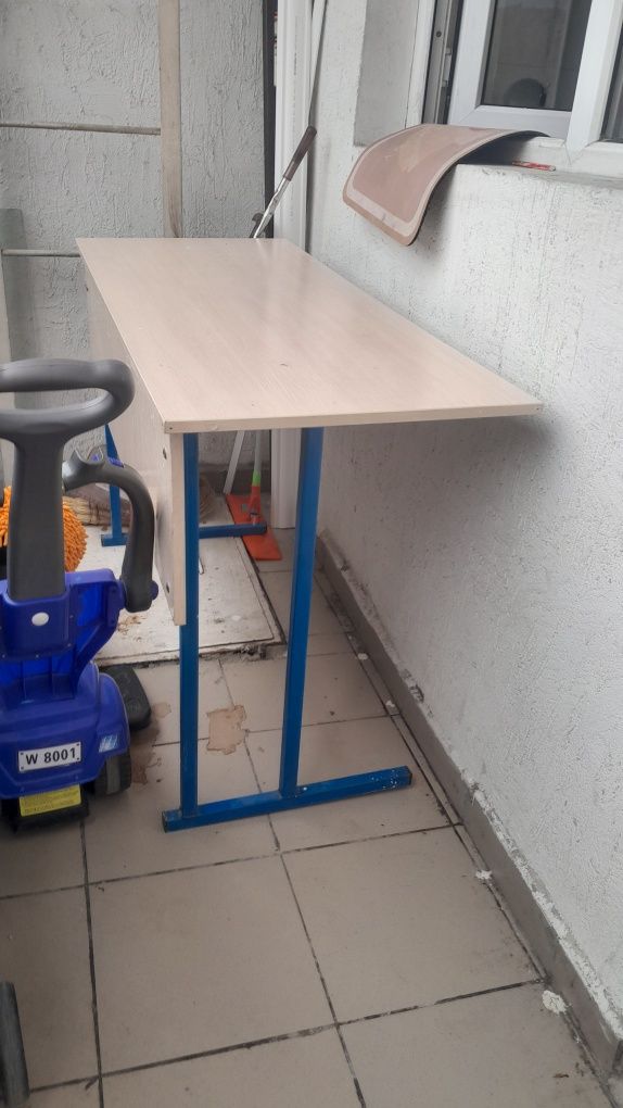Продам парту+4 стуля