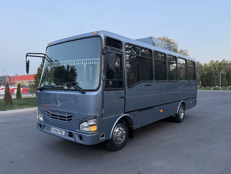 Biznesmen akalarga Isuzu avtobuslari