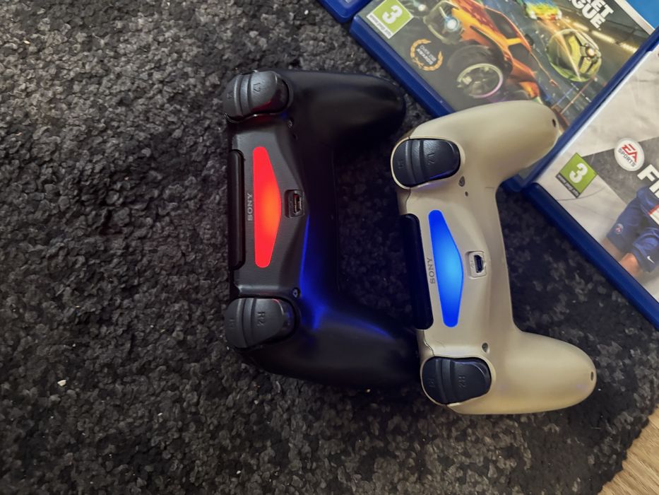 Playstation 4 1 TB+2 Manete+Statie de incarcare/Racire+3Jocuri