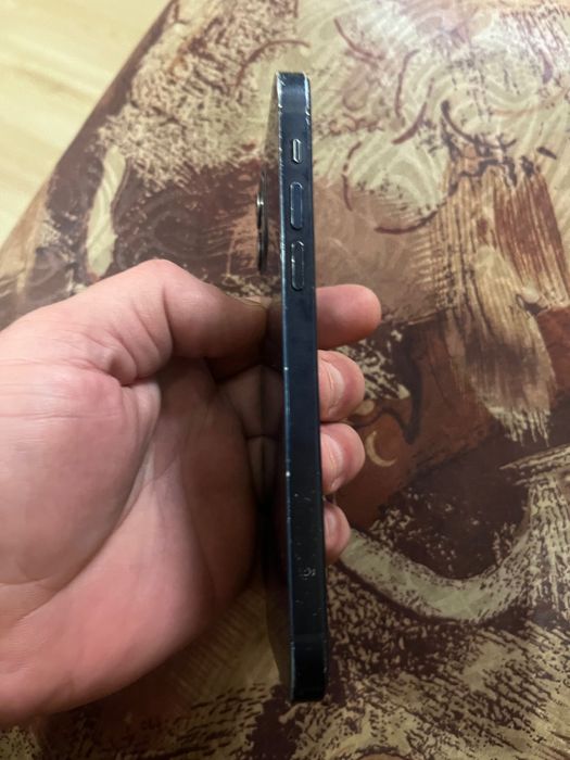 Айфон 12 -64 гб чист айклауд нова батерия и дисплей