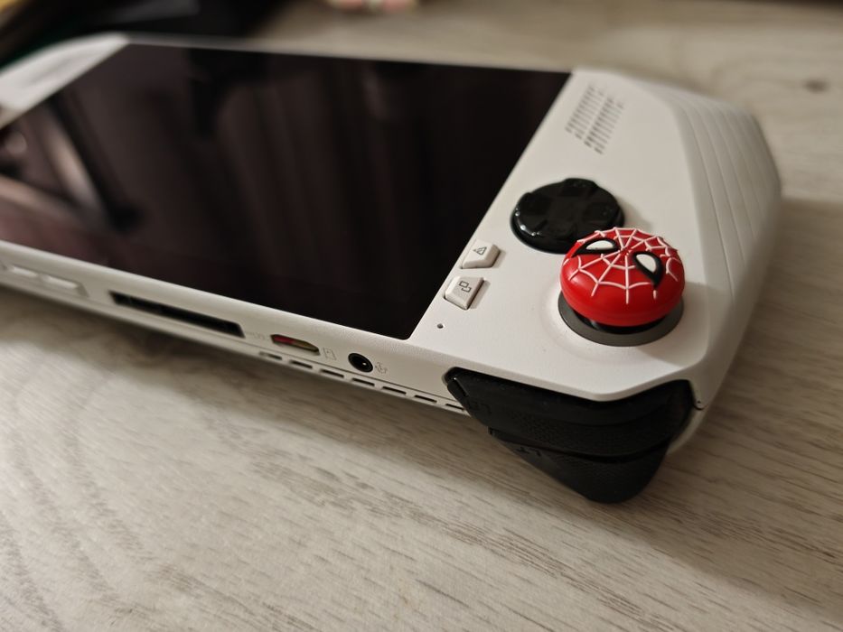 Vând consola Asus Rog Ally Z1 Extreme / schimb cu nintendo switch 2