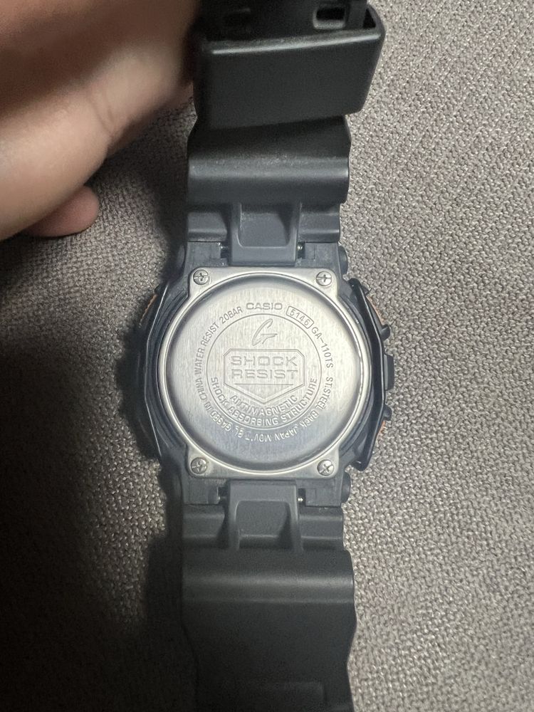 Casio G-Shock GA-110TS-1A4 и G-Shock GD-350-1B