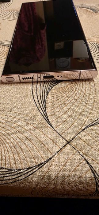 Продавам Samsung s23 Ultra