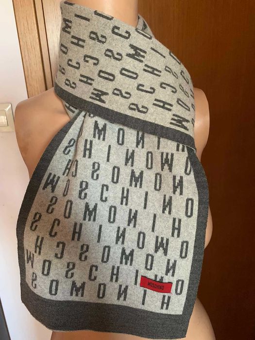 Шал на бранда  Moschino
