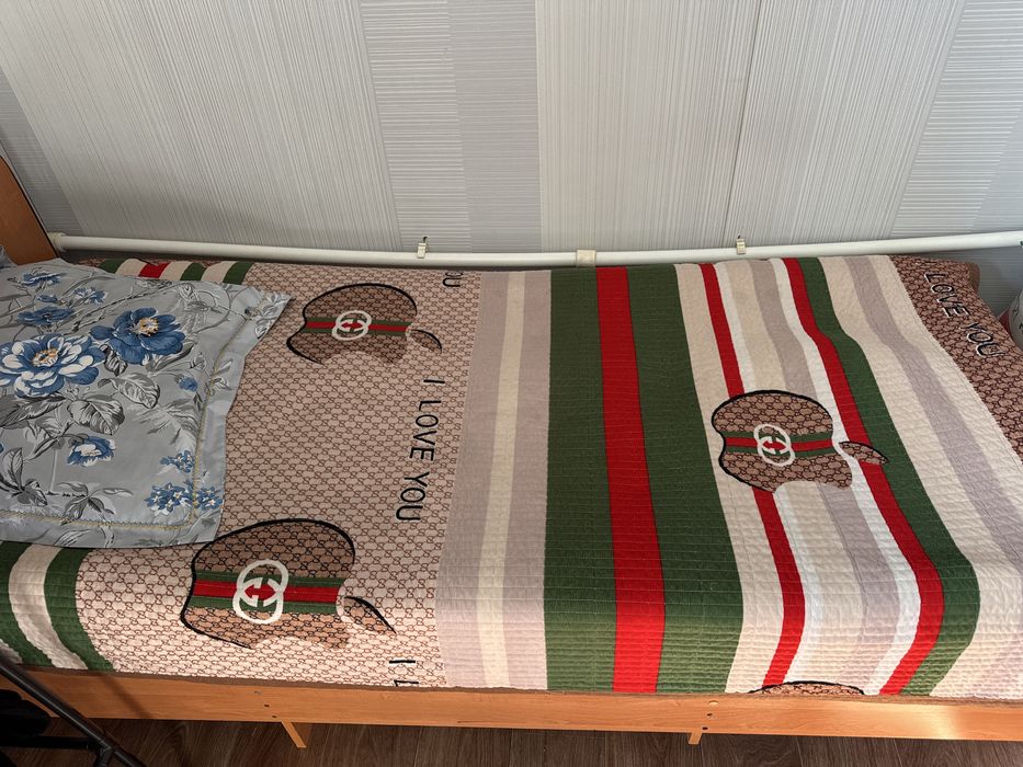 Продам 2 кровати деревянные с матрасом