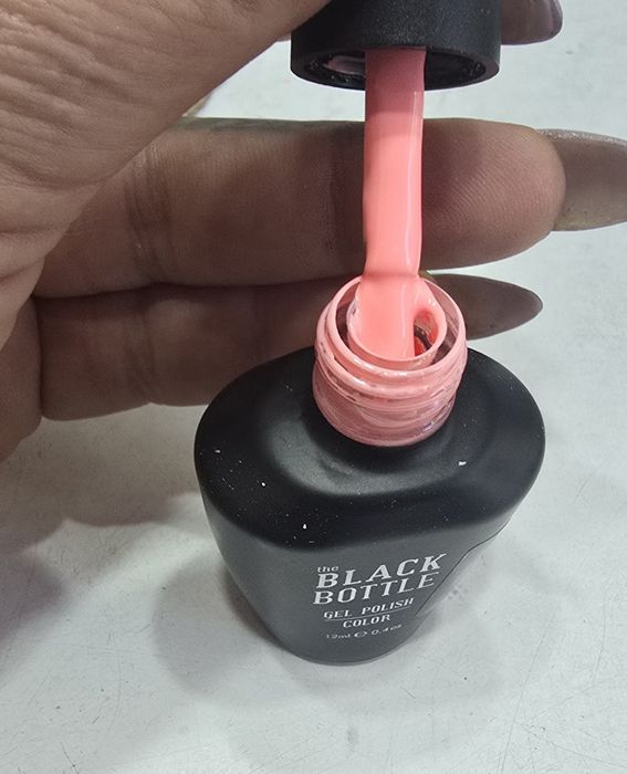 6 цвята гел лак на The black bottle