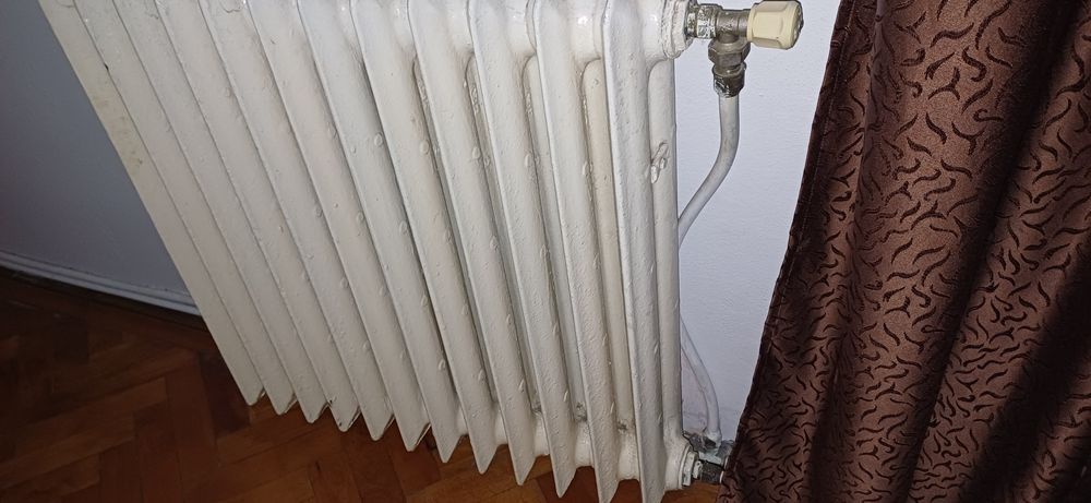 Vand calorifere fonta in stare foarte buna o7335812oo