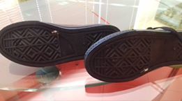 Продавам нови кецове