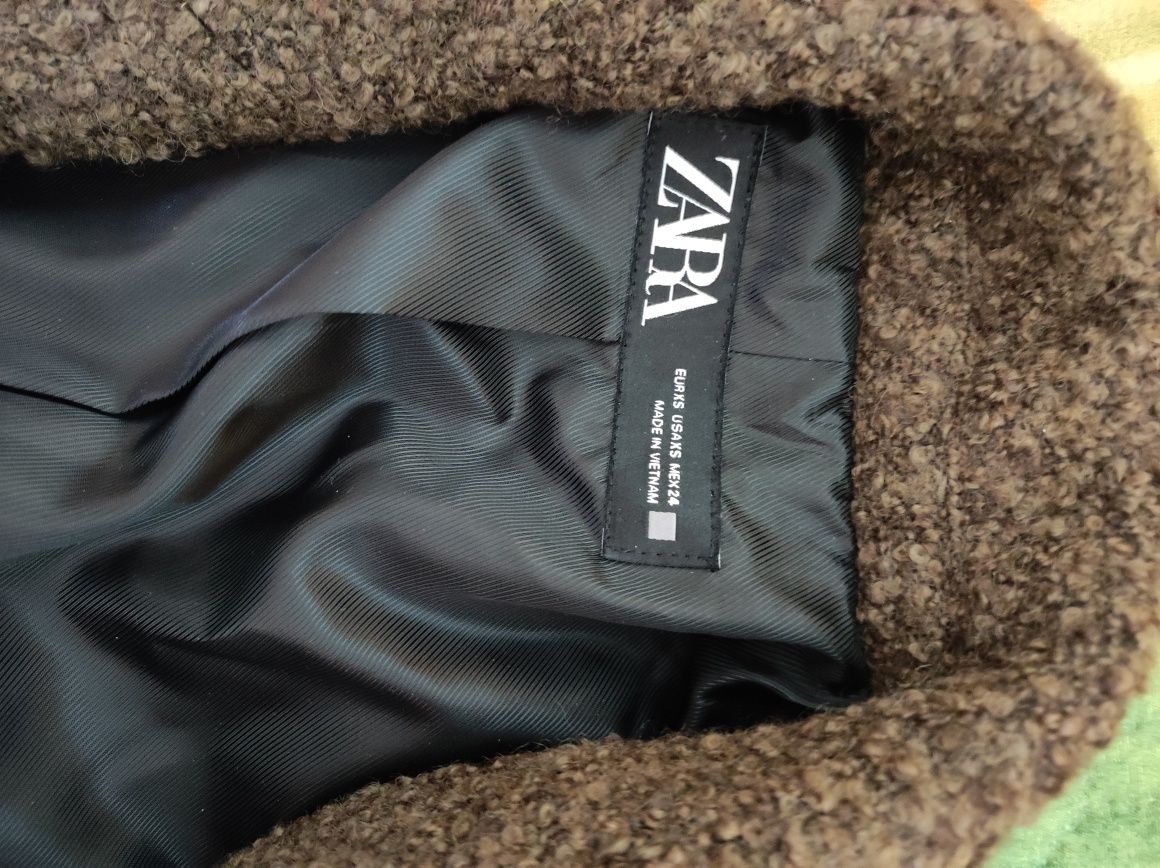 Дълъг блейзър от букле ZARA