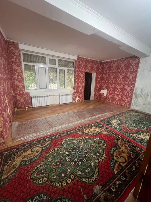 Tez sotiladi 1 qavatda 2 xona 3 xona qilingan