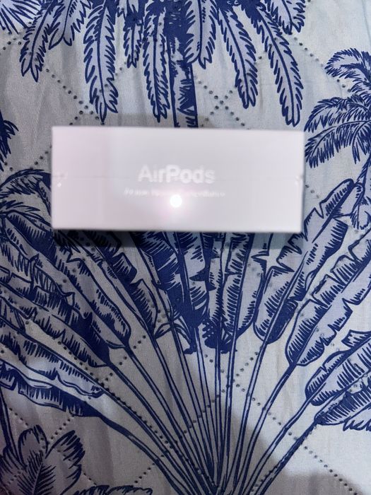 AirPods 4 noise cancelling/ANC