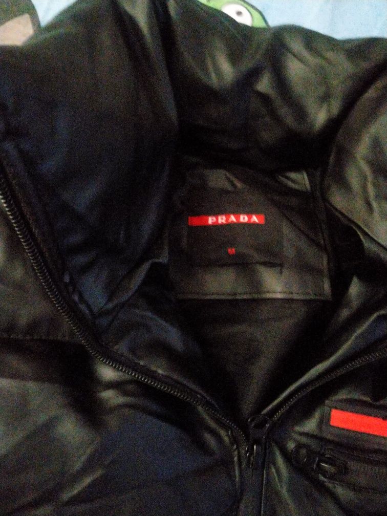 Оригинално яке  Prada L   размер.