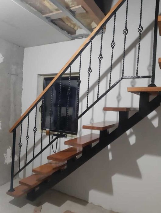 Confectionam scarii metalice zincate exterioare și pentru incendii , p